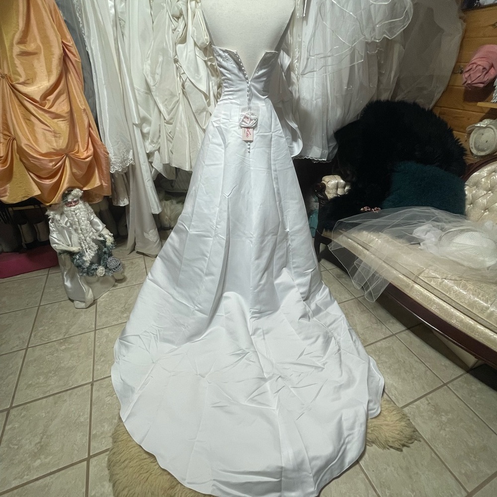 New Amy Lee by Hilton Bridal wedding dress